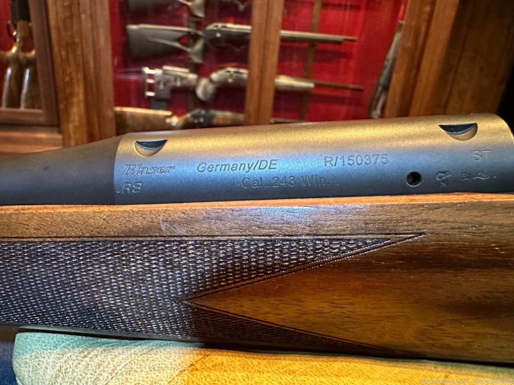 Blaser R8 Rifle Classic Sporter Wood Grade 5 RH Standard .243 win mag-img-6