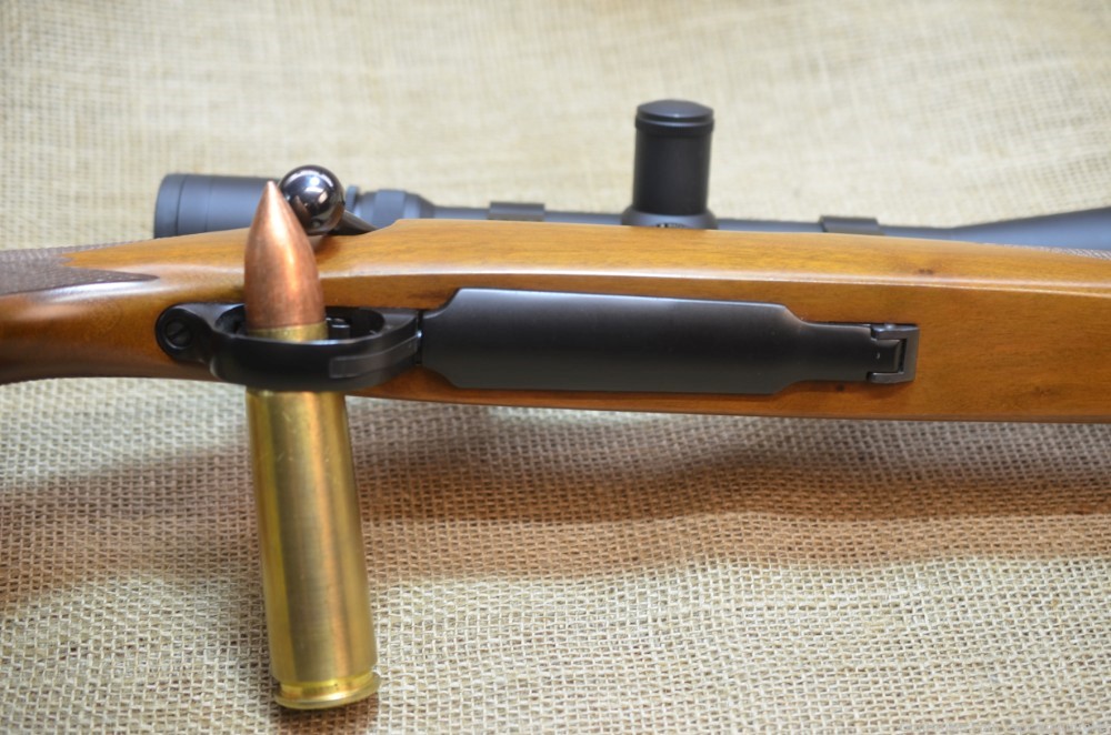 Ruger M77 in 7mm Rem Mag w Leupold Gold Ring Scope-img-37