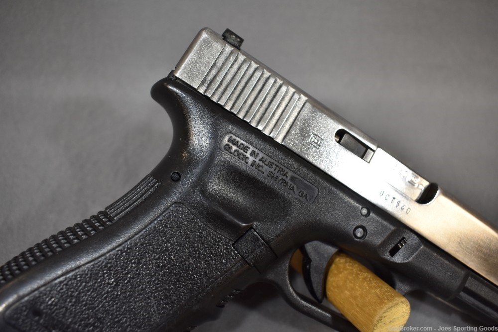 Glock 17 Gen 3 - 9mm Semi-Automatic Pistol w/ Factory Case & Two Magazines-img-4