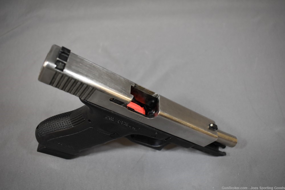 Glock 17 Gen 3 - 9mm Semi-Automatic Pistol w/ Factory Case & Two Magazines-img-13