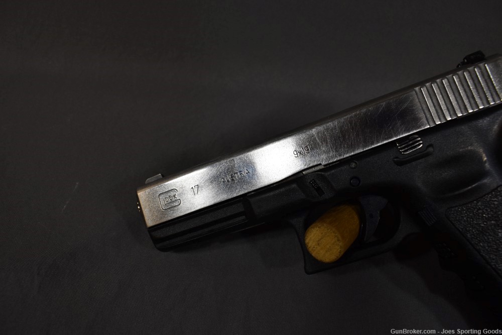 Glock 17 Gen 3 - 9mm Semi-Automatic Pistol w/ Factory Case & Two Magazines-img-6