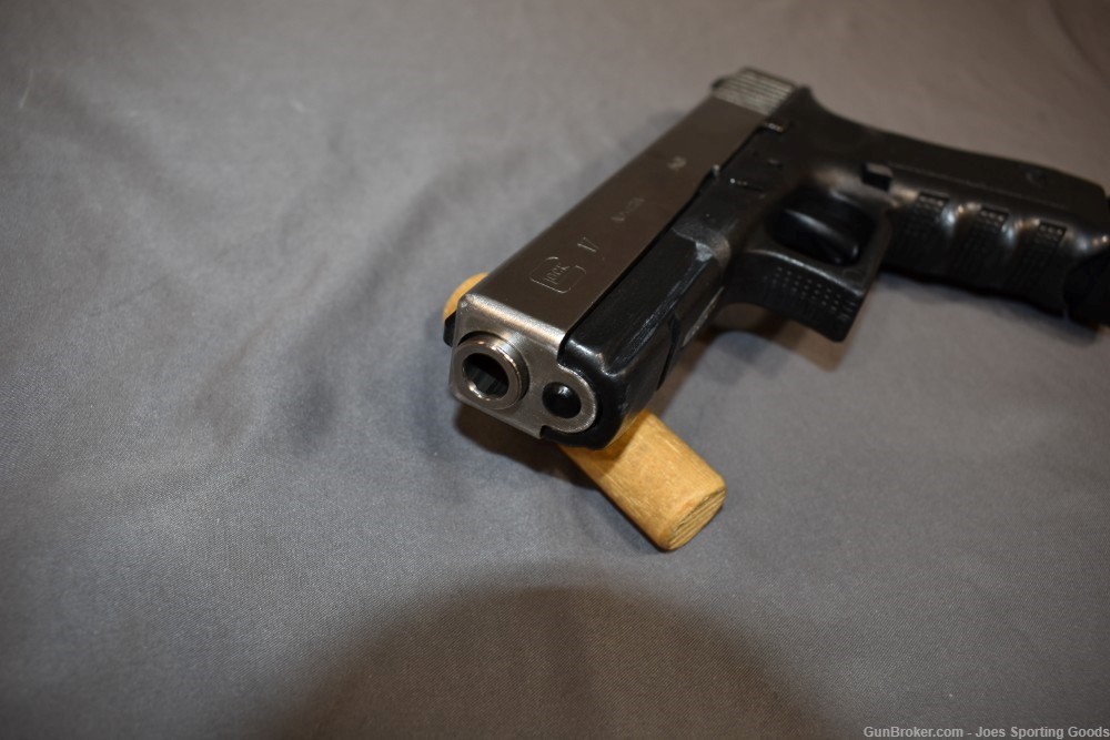 Glock 17 Gen 3 - 9mm Semi-Automatic Pistol w/ Factory Case & Two Magazines-img-17