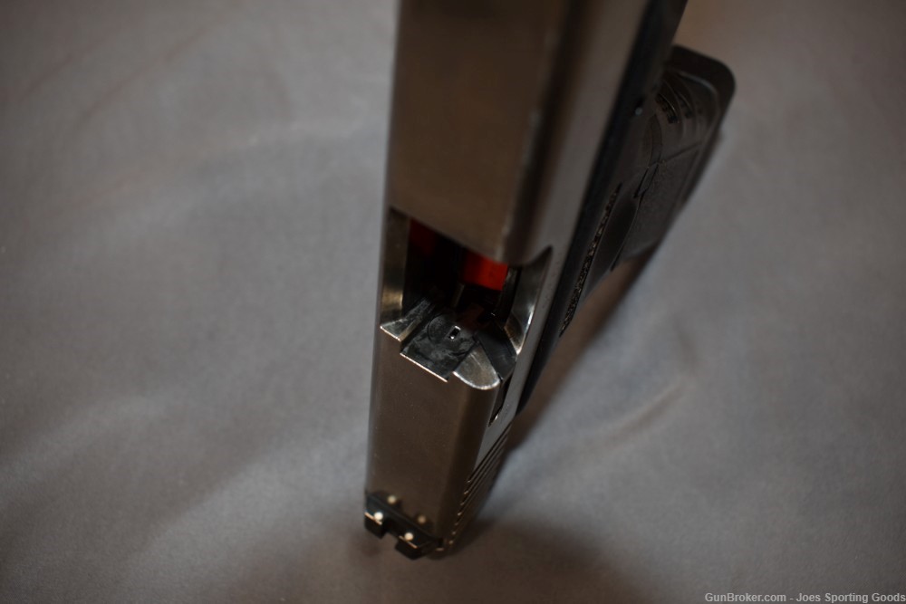 Glock 17 Gen 3 - 9mm Semi-Automatic Pistol w/ Factory Case & Two Magazines-img-15