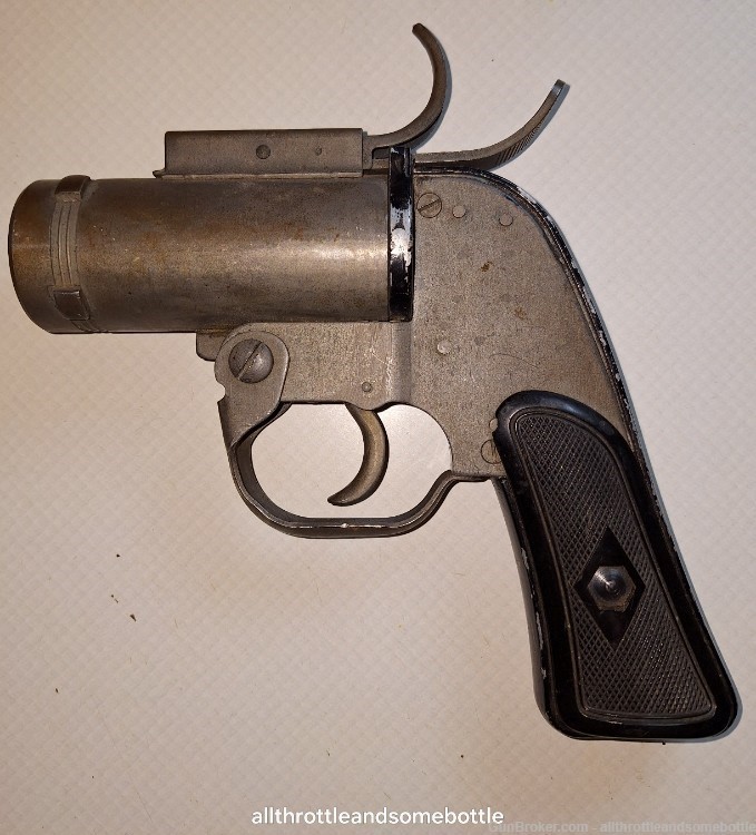 All original Type AN-M8 flare pistol -img-0