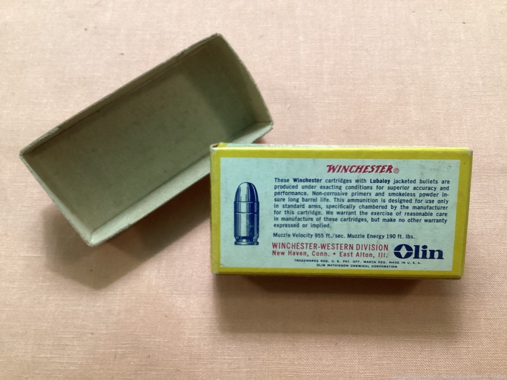 Winchester Vintage Empty Ammo Box Of 380 Caliber.-img-2