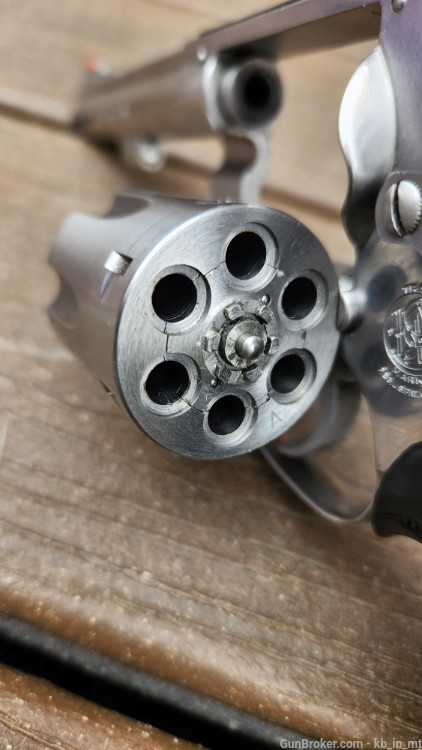 S&W 63 4" stainless 22lr 6 shot revolver,  M1589xx-img-1