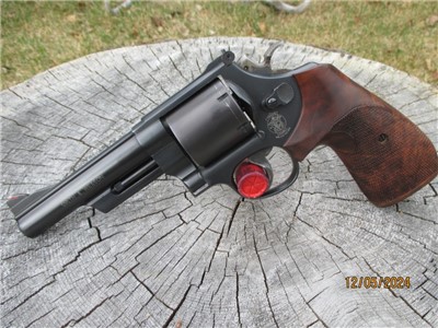 Smith & Wesson 25-7 45 Colt Model of 1989 5" bbl Unfluted cylinder