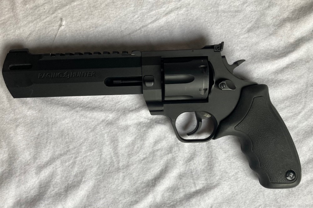 Taurus Raging Hunter 44 Magnum 6 Shot uncommon 6.75 inch barrel -img-1