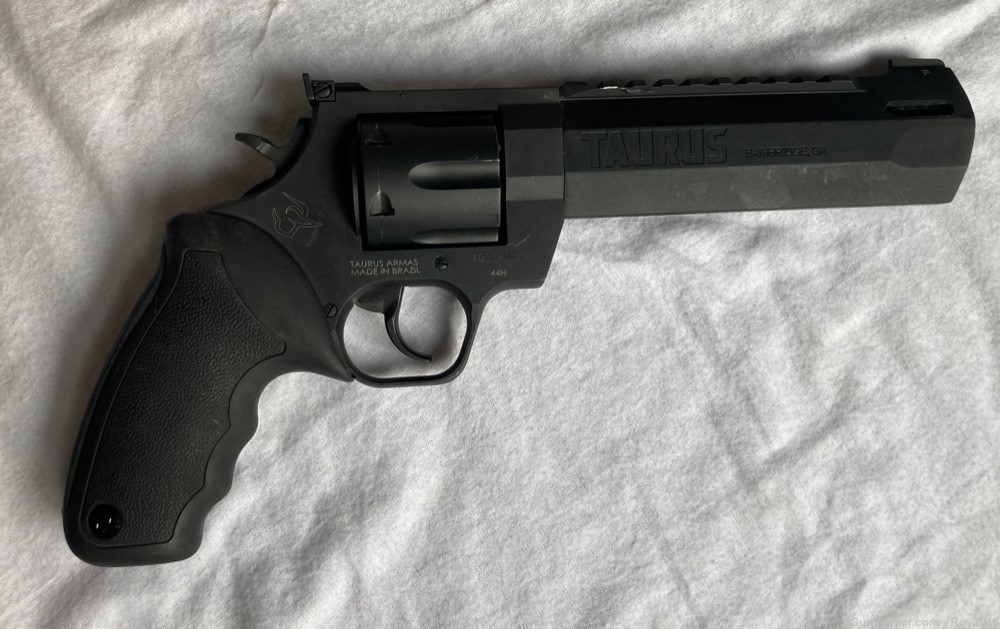 Taurus Raging Hunter 44 Magnum 6 Shot uncommon 6.75 inch barrel -img-0