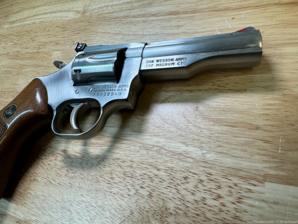 Dan Wesson .357 Magnum STAINLESS Revolver Look! Beautiful shape! Buy now!-img-2
