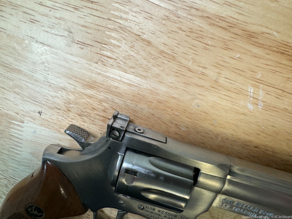 Dan Wesson .357 Magnum STAINLESS Revolver Look! Beautiful shape! Buy now!-img-5