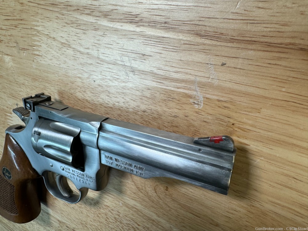 Dan Wesson .357 Magnum STAINLESS Revolver Look! Beautiful shape! Buy now!-img-4
