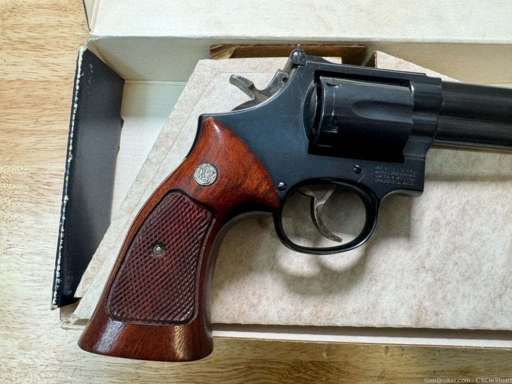 Smith & Wesson model 586 .357 Magnum with Original Box! Excellent Condition-img-1