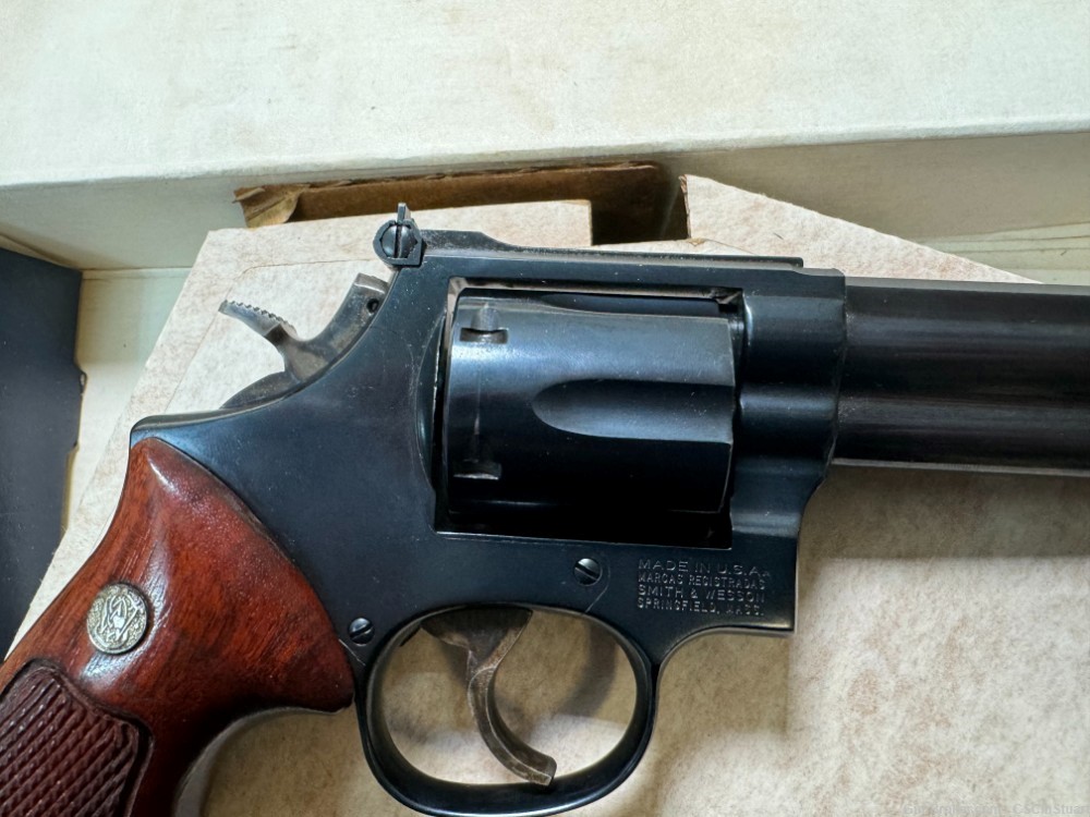 Smith & Wesson model 586 .357 Magnum with Original Box! Excellent Condition-img-3