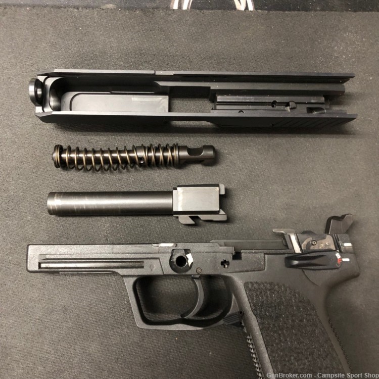 Heckler & Koch USP full size 40cal with 2 magazines and box-img-14