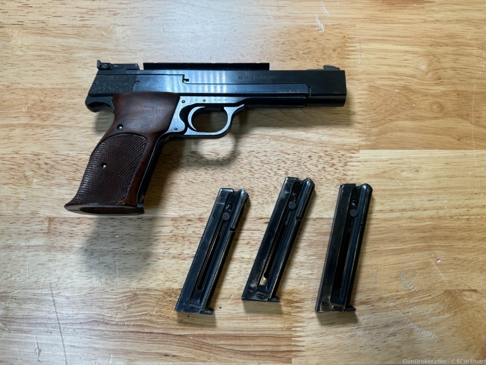 Smith & Wesson Model 41 Pistol w/ 3 Magazines, Scope Mount-img-0