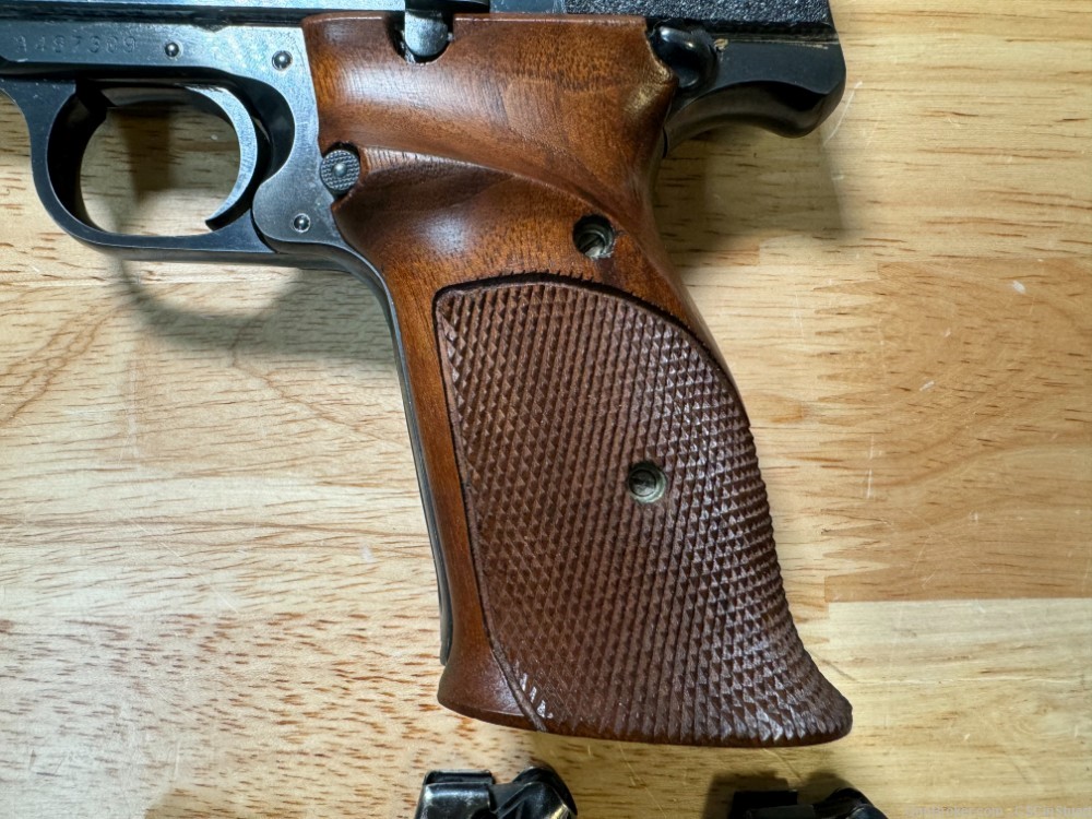 Smith & Wesson Model 41 Pistol w/ 3 Magazines, Scope Mount-img-9