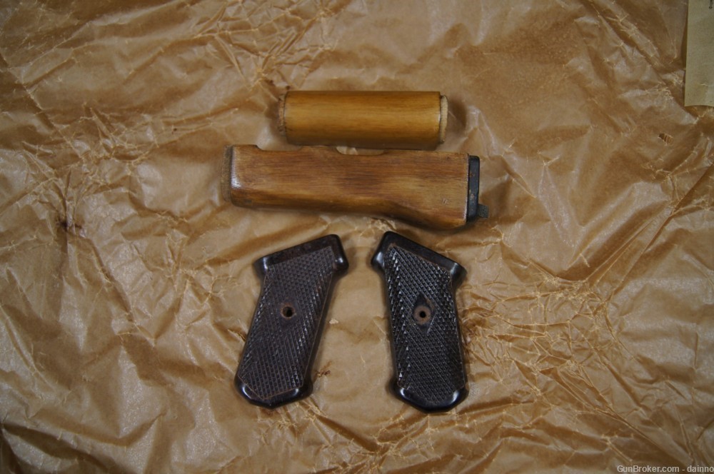 Russian TYPE 1 AK-47 3 Piece Furniture Set Bakelite and Birch RARE -img-0