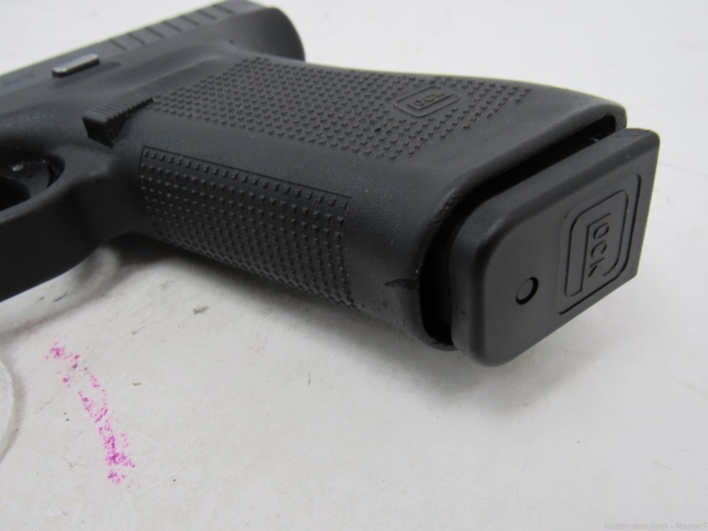  Glock 17 Gen 5 w/Backstraps 9mm $.01 Start No Reserve-img-6