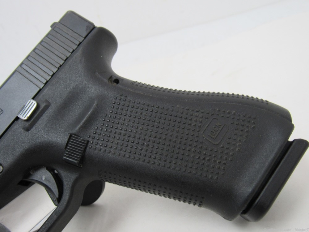  Glock 17 Gen 5 w/Backstraps 9mm $.01 Start No Reserve-img-3