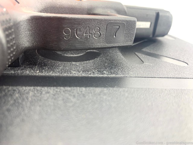 Glock INC GEN 4 22 Semi Automatic Pistol Cal: .40 -img-2