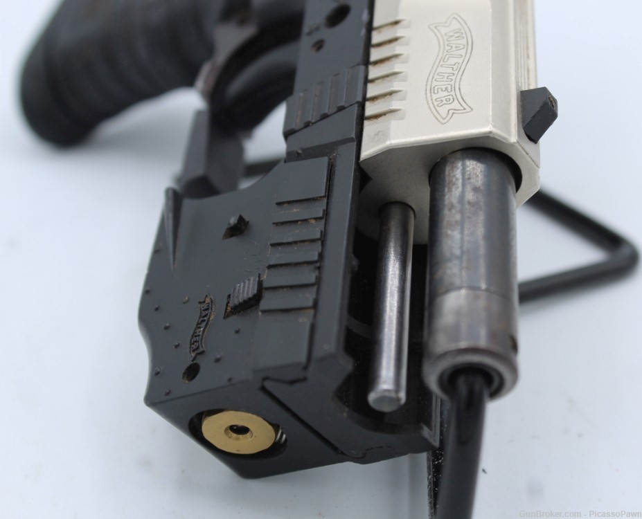 WALTHER P22 W/ INTERGRATED LASER AND ONE 10 RD MAGAZINE-img-4