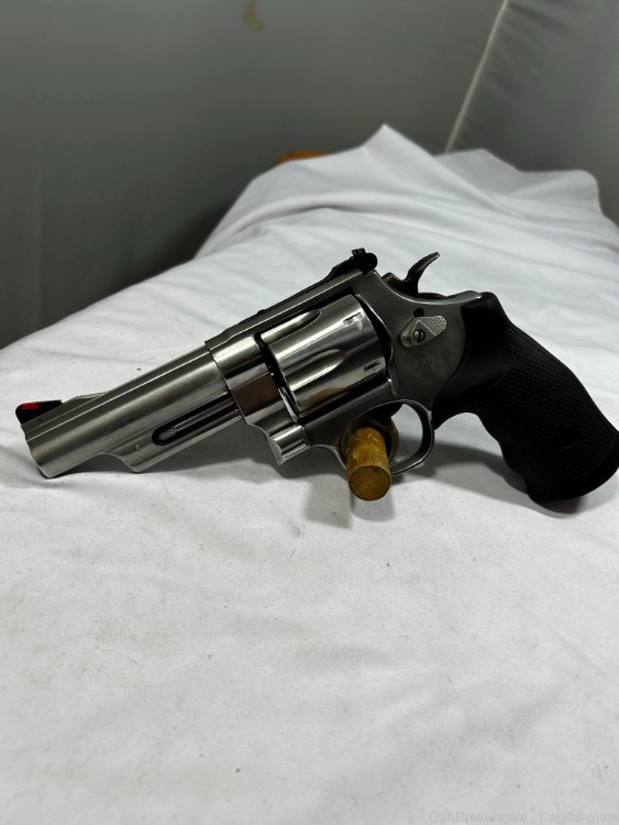 Smith and Wesson 629 .44 mag WITH BOX AND PAPERS-img-0