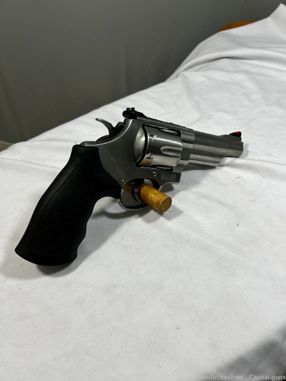 Smith and Wesson 629 .44 mag WITH BOX AND PAPERS-img-4
