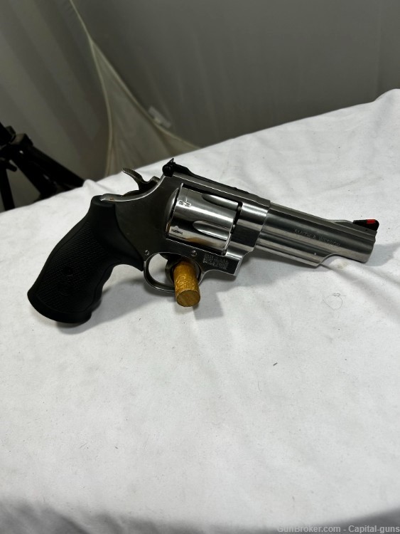 Smith and Wesson 629 .44 mag WITH BOX AND PAPERS-img-3