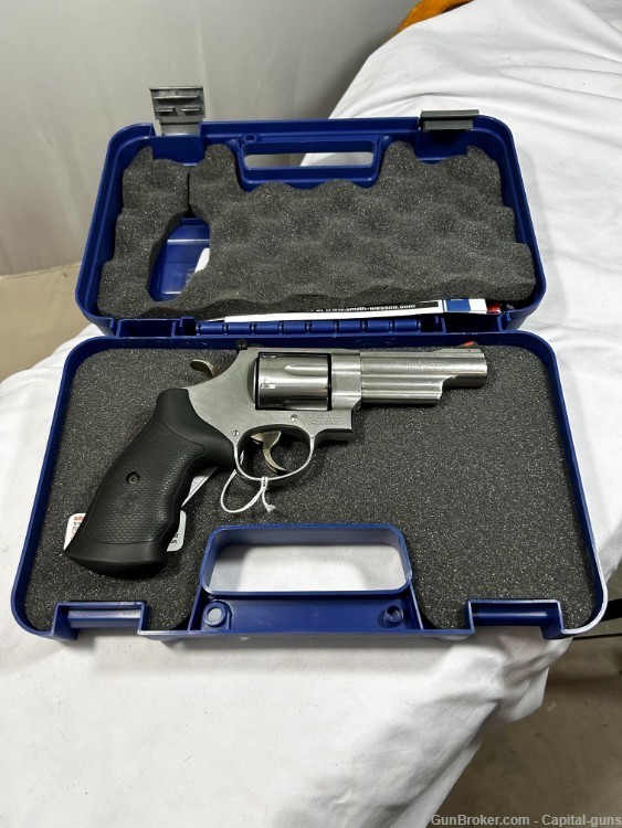 Smith and Wesson 629 .44 mag WITH BOX AND PAPERS-img-5