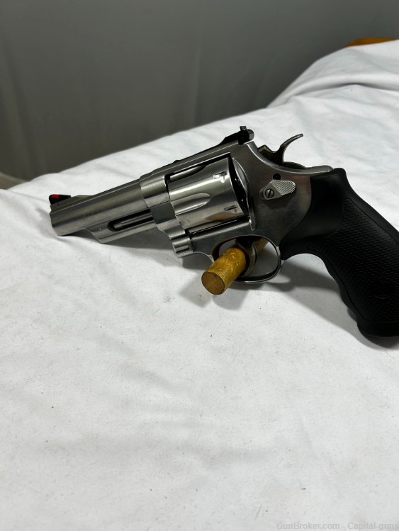 Smith and Wesson 629 .44 mag WITH BOX AND PAPERS-img-7