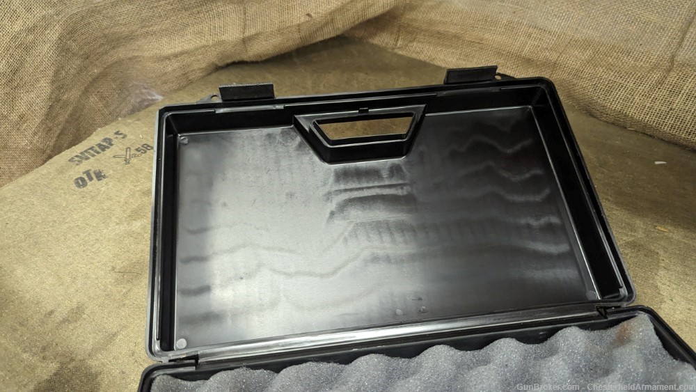 Intratec semi auto pistol factory box  black plastic-img-3