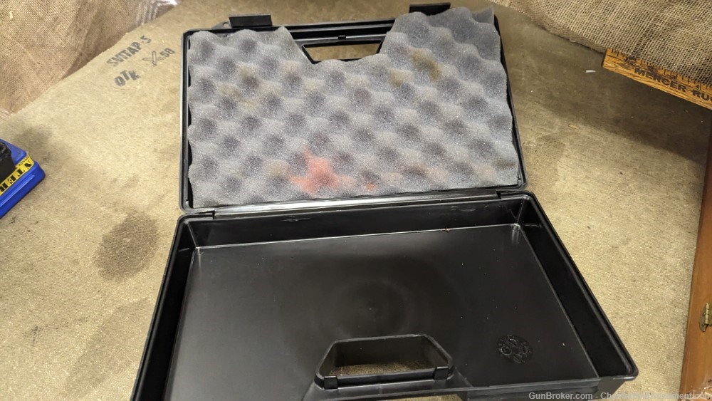 Intratec semi auto pistol factory box  black plastic-img-4
