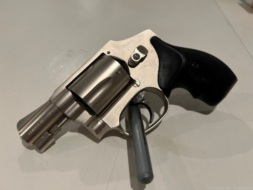 Smith & Wesson Model 442 Airweight Aluminum, J-frame revolver .38 Special-img-1