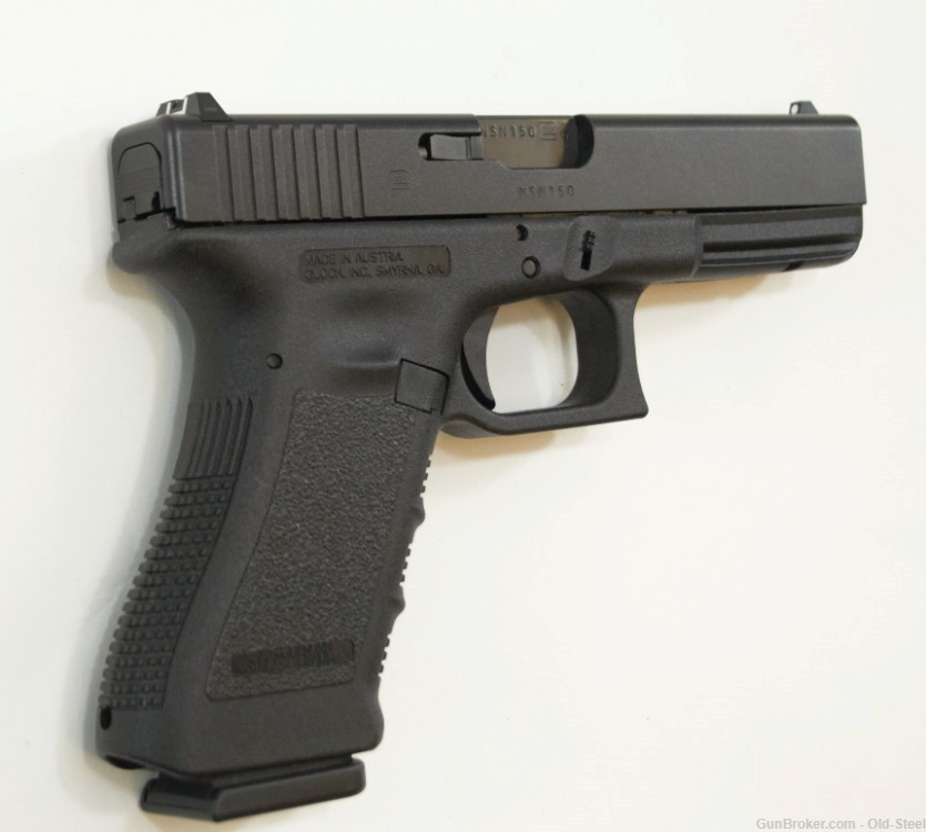 Glock 17 Gen 3 9mm Semi Auto Pistol Comes W/ 4 Magazines, and Speed Loader-img-4