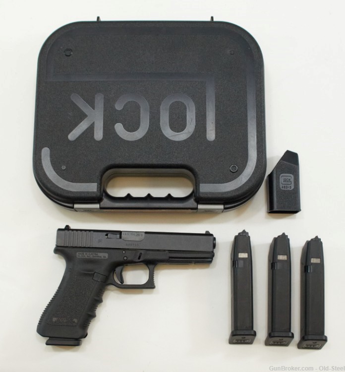 Glock 17 Gen 3 9mm Semi Auto Pistol Comes W/ 4 Magazines, and Speed Loader-img-0