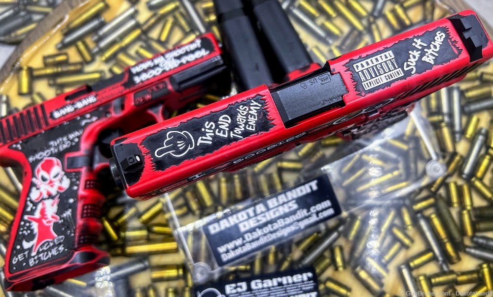  Glock 19 15rd Deadpool V1 Battleworn Engraved and w/ Custom Case-img-10