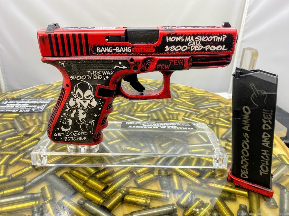  Glock 19 15rd Deadpool V1 Battleworn Engraved and w/ Custom Case-img-2