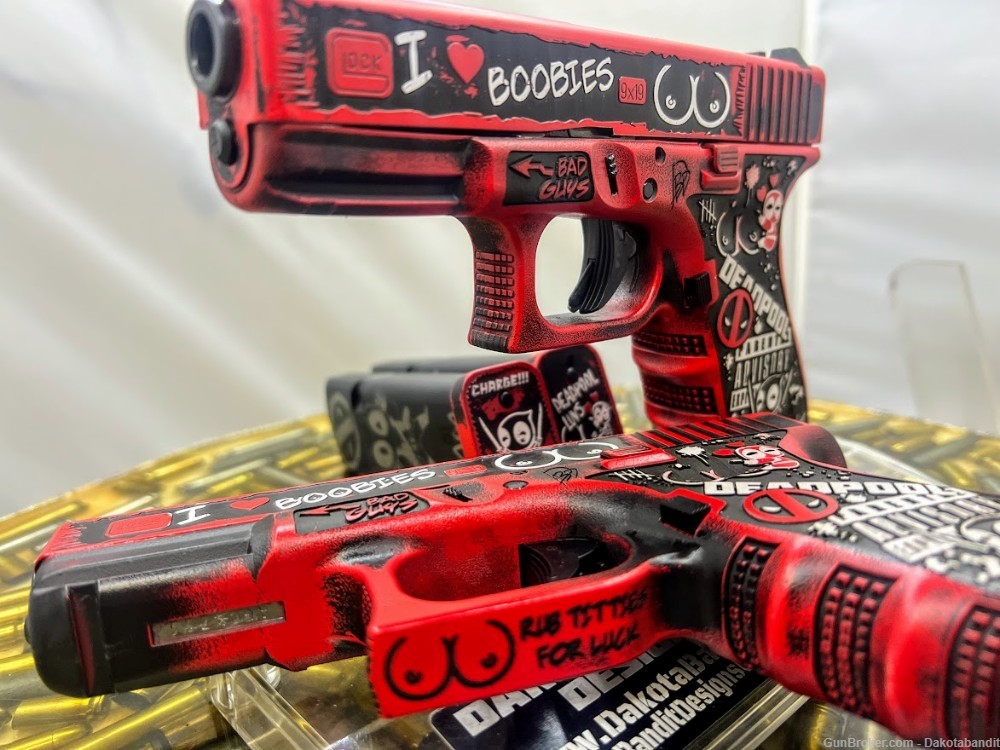  Glock 19 15rd Deadpool V1 Battleworn Engraved and w/ Custom Case-img-11