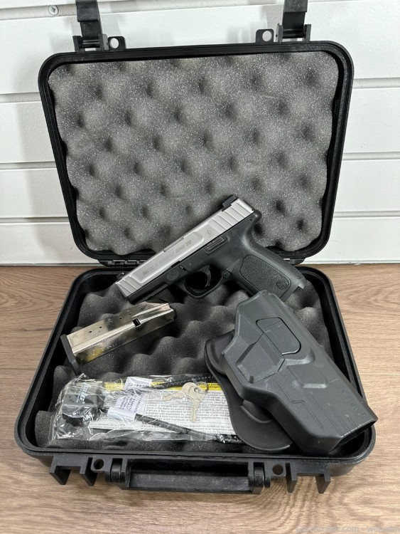 SMITH & WESSON SD40VE 40 S&W INCLUDES ONE 14 ROUND MAG #WCP021912-img-0