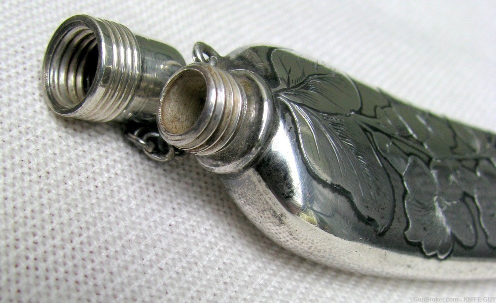 SMALL ANTIQUE 1890s ART NOUVEAU SILVER ENGRAVED OBJECT D’ ART PERFUME FLASK-img-8