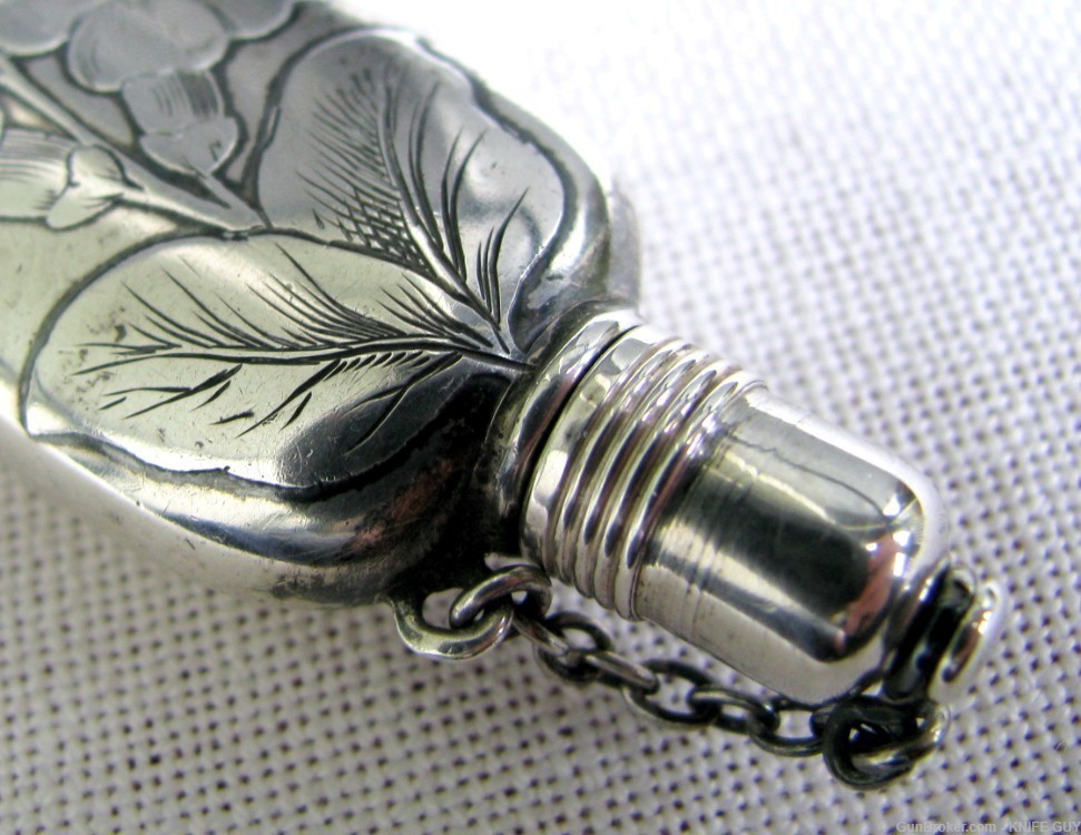 SMALL ANTIQUE 1890s ART NOUVEAU SILVER ENGRAVED OBJECT D’ ART PERFUME FLASK-img-7