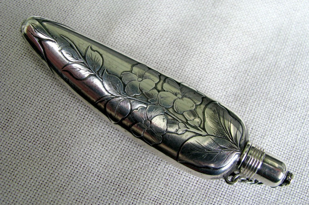 SMALL ANTIQUE 1890s ART NOUVEAU SILVER ENGRAVED OBJECT D’ ART PERFUME FLASK-img-1