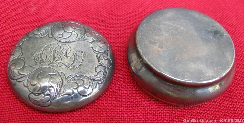 ANTIQUE AMERICAN GORHAM 3-D SILVER ENGRAVED POCKET  SNUFF / PIL-img-5