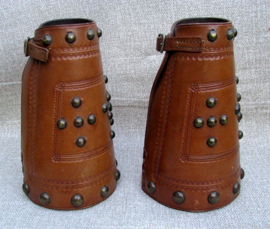 ANTIQUE MINT MANS FULL SIZED EARLY STYLE HIGH QUALITY STUDDED COWBOY CUFFS-img-0