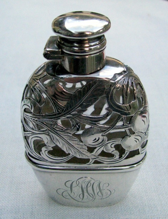 FINE STERLING FILIGREED ENGRAVED POCKET CHERRY BRANDY / WHISKEY FLASK 1890s-img-9