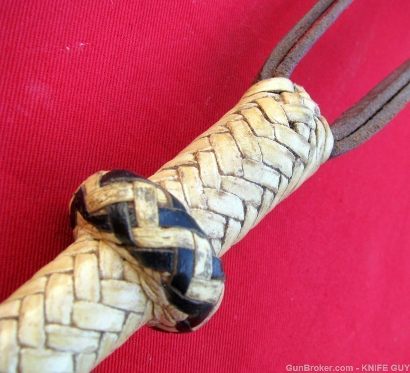 FINE FANCY ANTIQUE HAND BRAIDED 2 COLOR RAWHIDE FOLK ART QUIRT-img-2