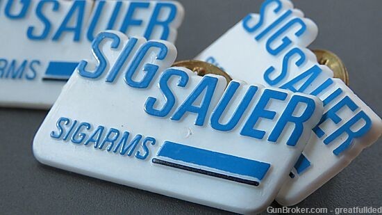 Sig Sauer Sigarms Plastic Pin Pinback-img-0