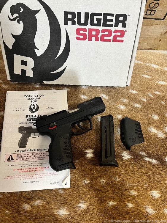 Ruger SR-22 .22 LR excellent condition with 2 mags -img-4