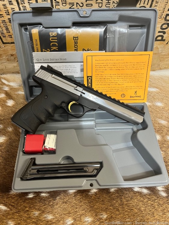 Browning Buckmark Pro .22 LR pistol excellent used with box -img-4